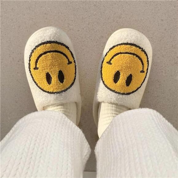 NEW Smile Face Slippers for Women – Retro Happy Face Plush Slippers, Soft & - Picture 6 of 7